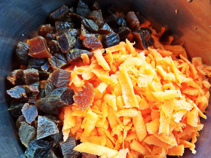 Запеканка морковная с курагой