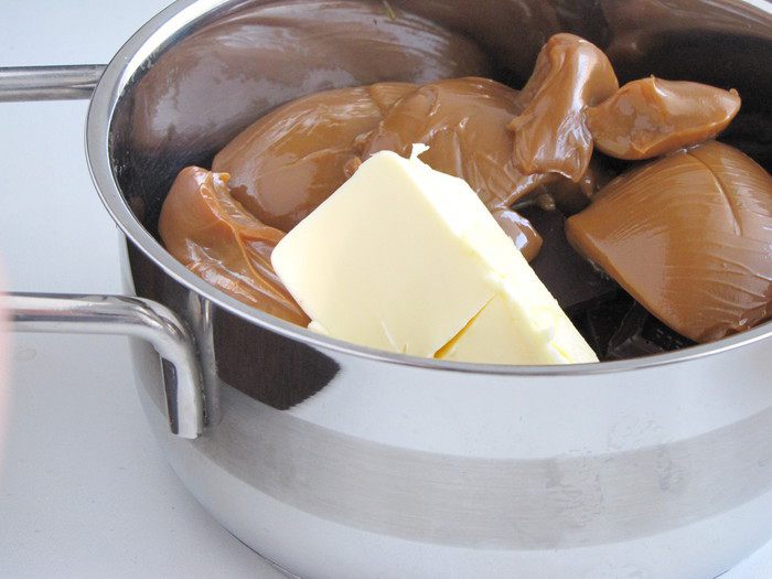 Шоколадная помадка с орехами