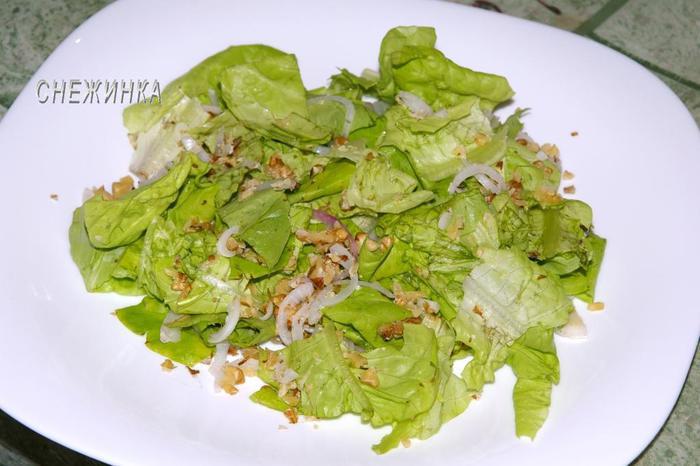 Салат с куриными сердечками и виноградом