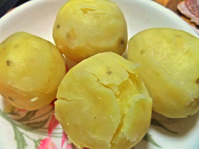 Пироги из тортильи с картошкой и беконом