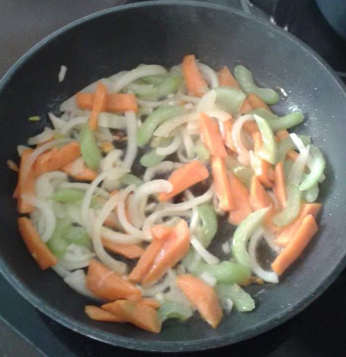 Овощное рагу с чечевицей