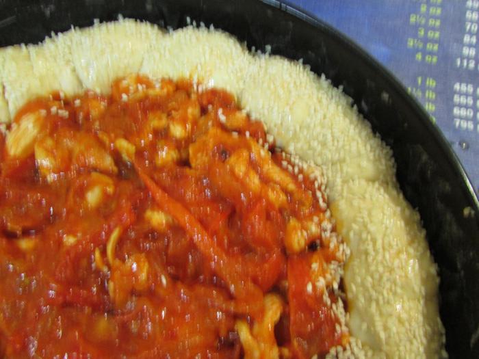 Открытый пирог с сыром и курицей