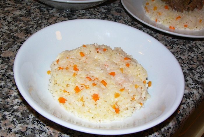 Соте из говядины с гарниром из риса с морковью 