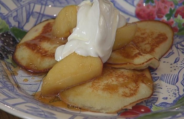 Оладьи с яблоками и яблочной карамелью 