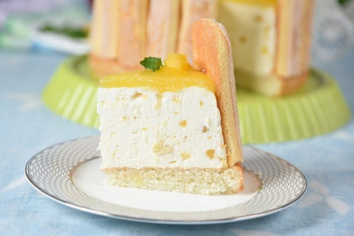 Шарлотта с манго