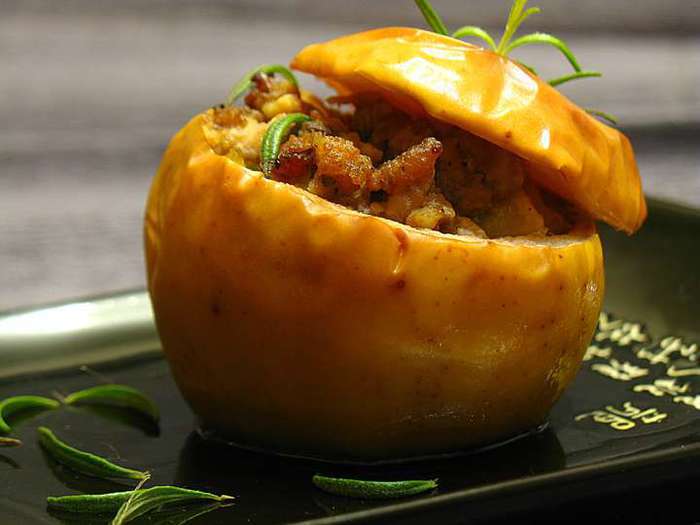 Яблочки, фаршированные мясом 