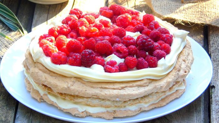 Даккуаз с малиной