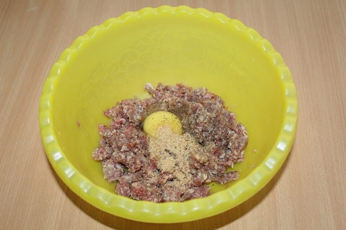 Жаркое с фрикадельками и перьями