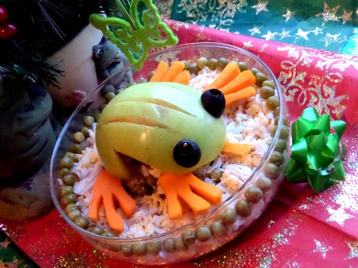 Лягушка из яблока - талисман на удачу