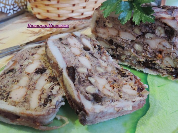 Мясной террин с черносливом и грецкими орехами