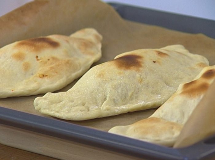 Calzone – итальянская закрытая пицца