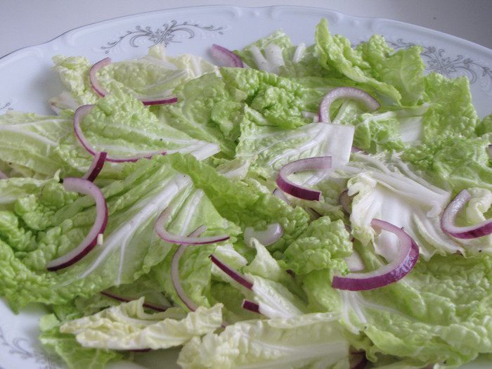 Зимний салат с хурмой и гранатом