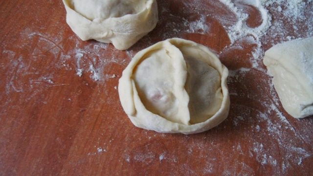 Манты со свининой и картофелем