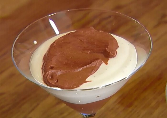 Шоколадный десерт с мятой