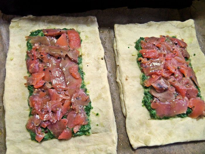 Слойки с картошкой и лососем