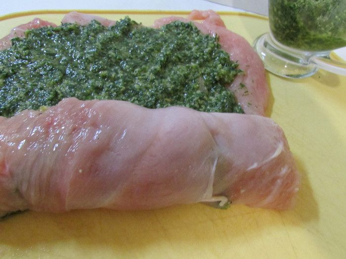 Филе индейки с соусом песто