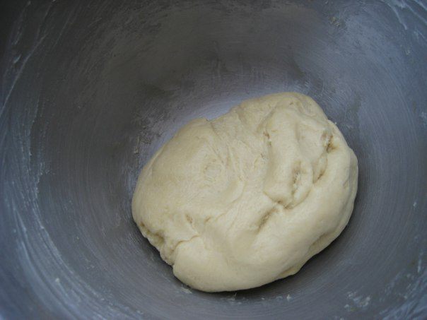 Плетенка с вишней и грецким орехом