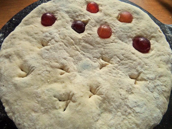 Осенняя фокачча с виноградом и сыром