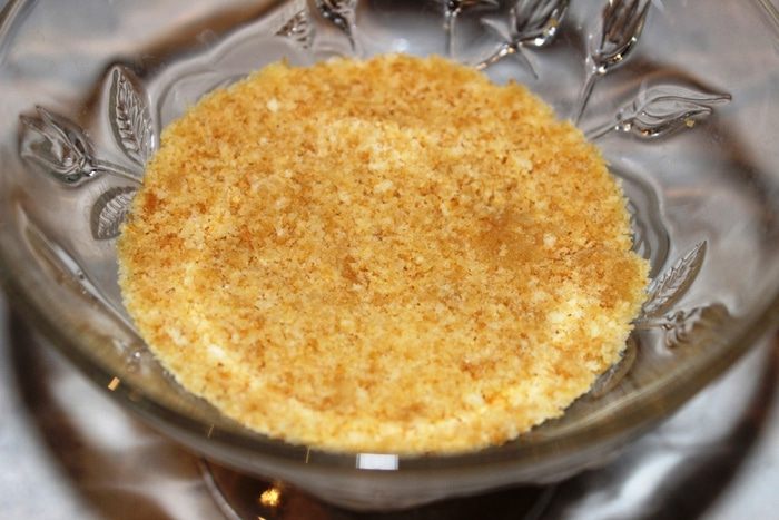 Шоколадно-ананасовый десерт с меренгами