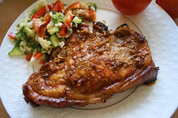 Свиная отбивная на кости с медовым маринадом + салат &amp;quot;Скоро весна&amp;quot;