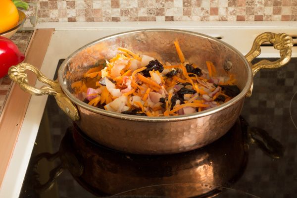Суп-пюре из фасоли с беконом и черносливом
