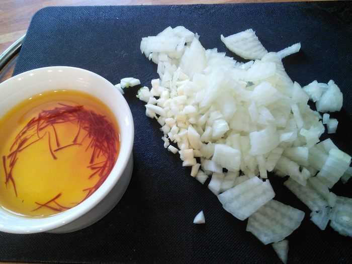 Паэлья с курицей и морепродуктами 