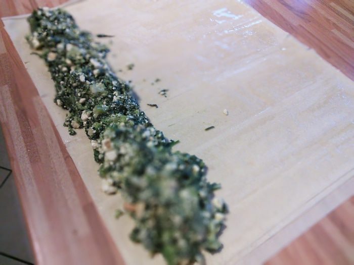 Рулет с фетой и шпинатом по-критски 