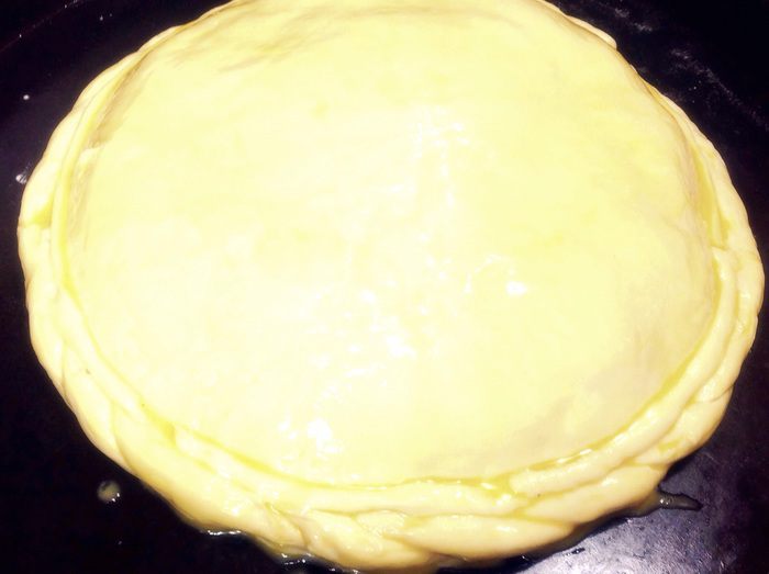 Пирог с грибами и квашеной капустой