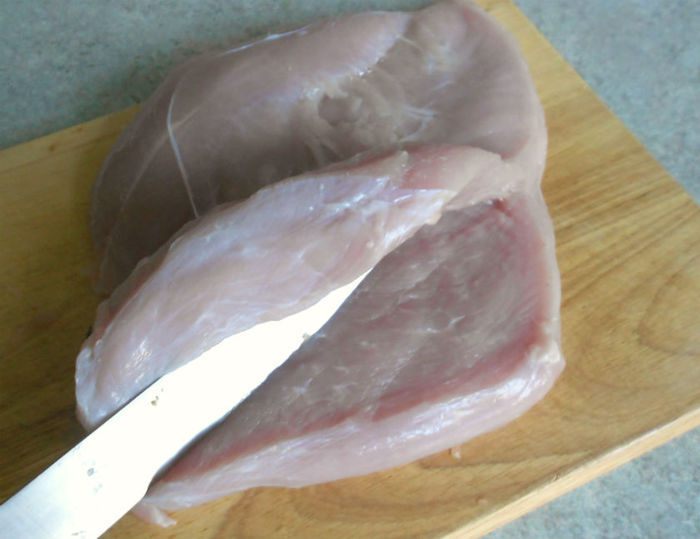 Рулет из индейки с фисташками