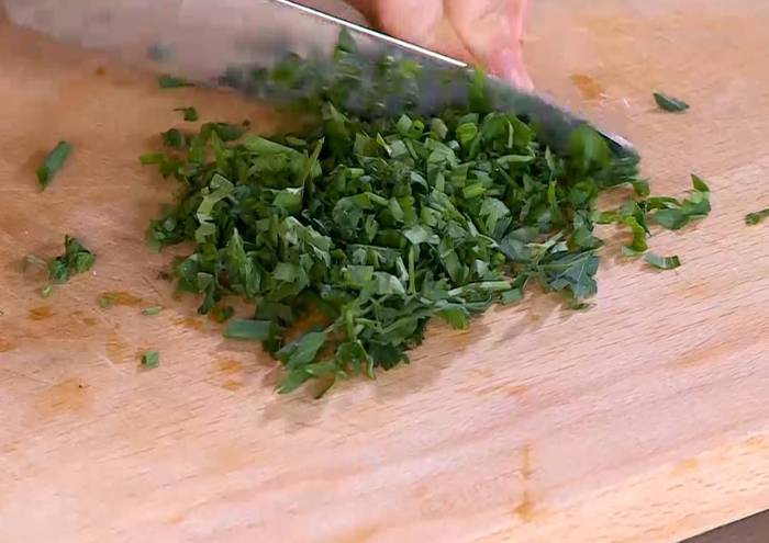 Паста с копченой семгой, пореем и брокколи 