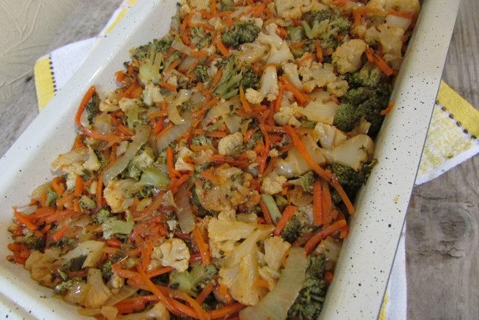 Запеканка из картофеля и цветной капусты с прованскими травами и кунжутом