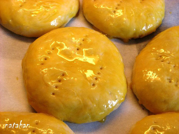 Булочки с марципано-ореховой начинкой