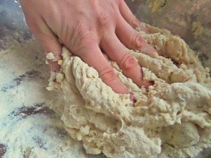 Пикантная пицца с чоризо и тремя сырами