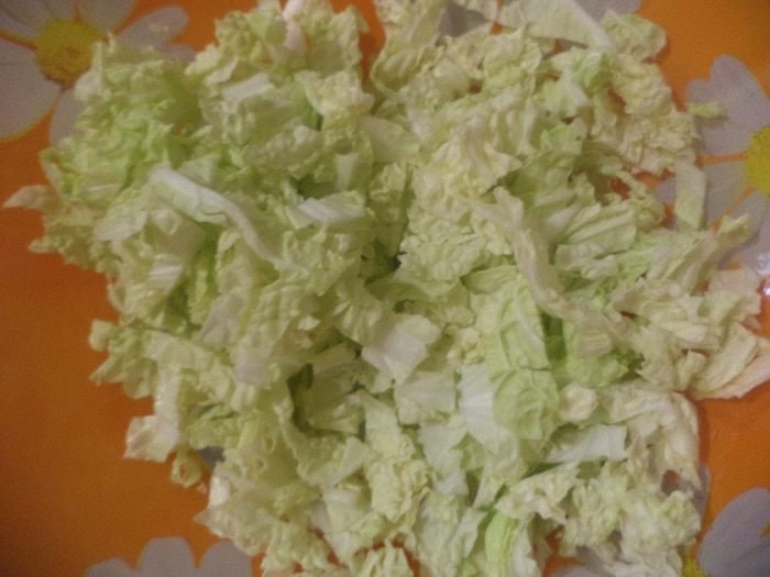 Салат из пекинской капусты, винограда и сыра
