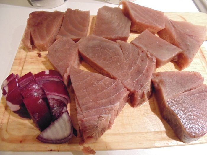 Котлеты из тунца в фисташковой панировке