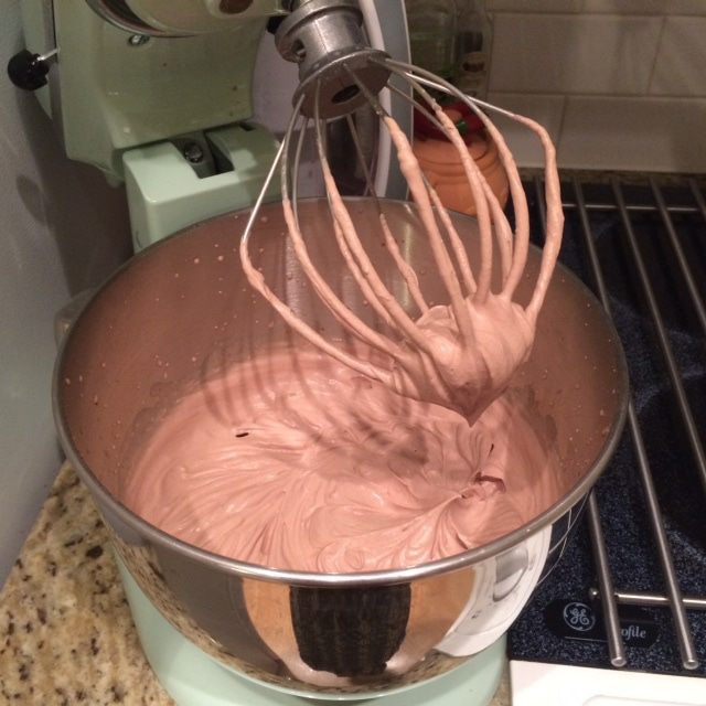 Шоколадное джелато с фундуком и конфетами Бачио (BACIO)