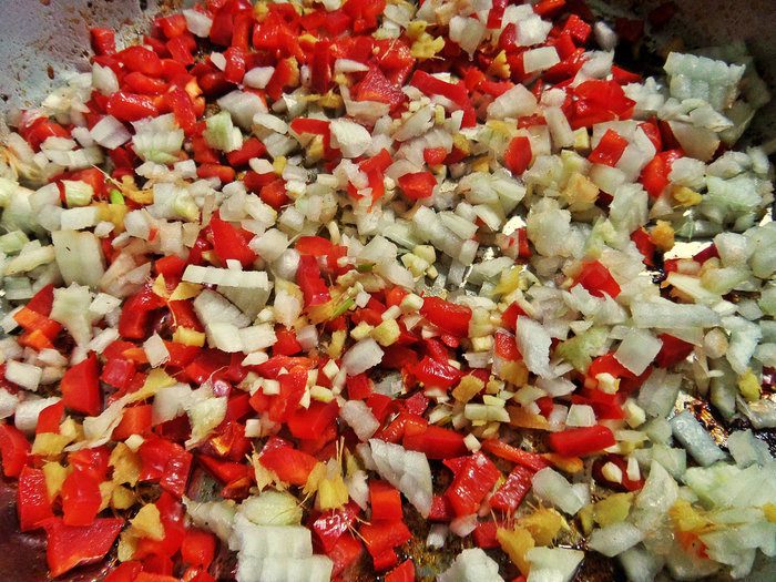 Карри с курицей и фасолью