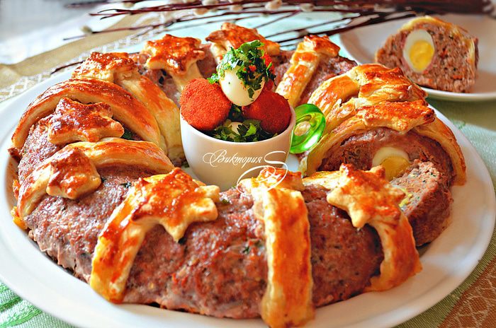 Пасхальное мясное кольцо с перепелиными яйцами по-польски