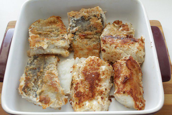 Запеченная треска с шампиньонами и горошком