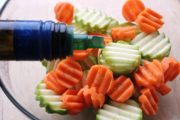 Теплый салат с пастой джирандоле и запеченными овощами