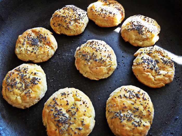 Картофельные пышечки с маком