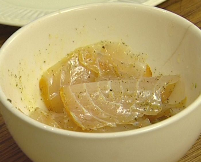 Салат с балыком и руколой