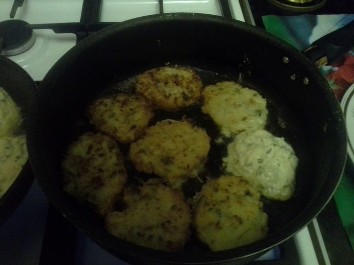 Оладьи из кабачков с сыром и петрушкой