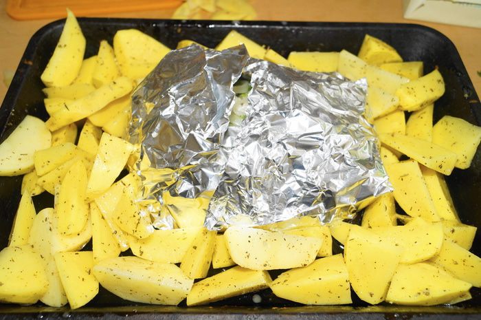 Свинина в нежном лимонном маринаде с картофельным дольками в итальянском стиле