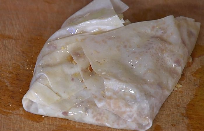 Конвертики из фило с запеченными яблоками 