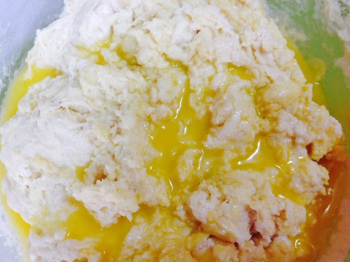 Пирог с грибами и квашеной капустой