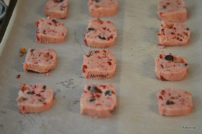 Печенье с шоколадными каплями и вишней мараскино