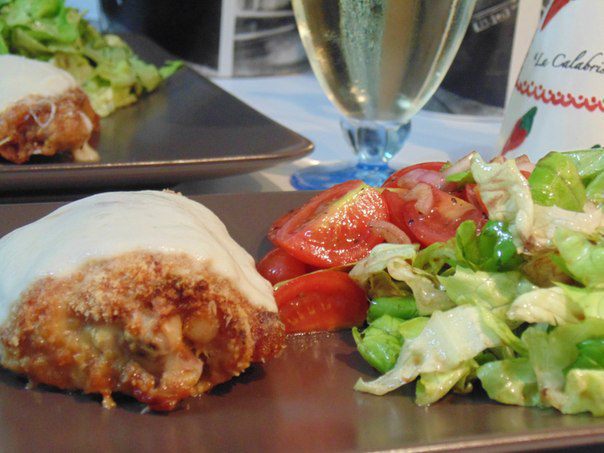 Курица, запеченная с двумя сырами