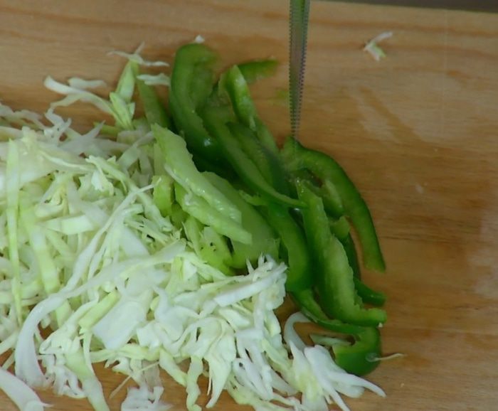 Хот-доги с зелеными овощами и горчичным майонезом 