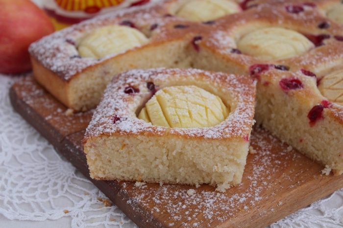 Манный пирог с яблоками